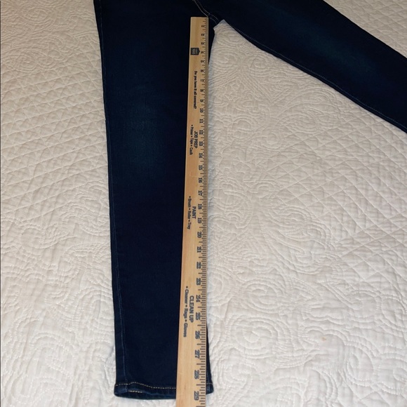 Levi's Indigo Dark Wash Denim Jeans. 711 Skinny.  Size 26. - Picture 9 of 10